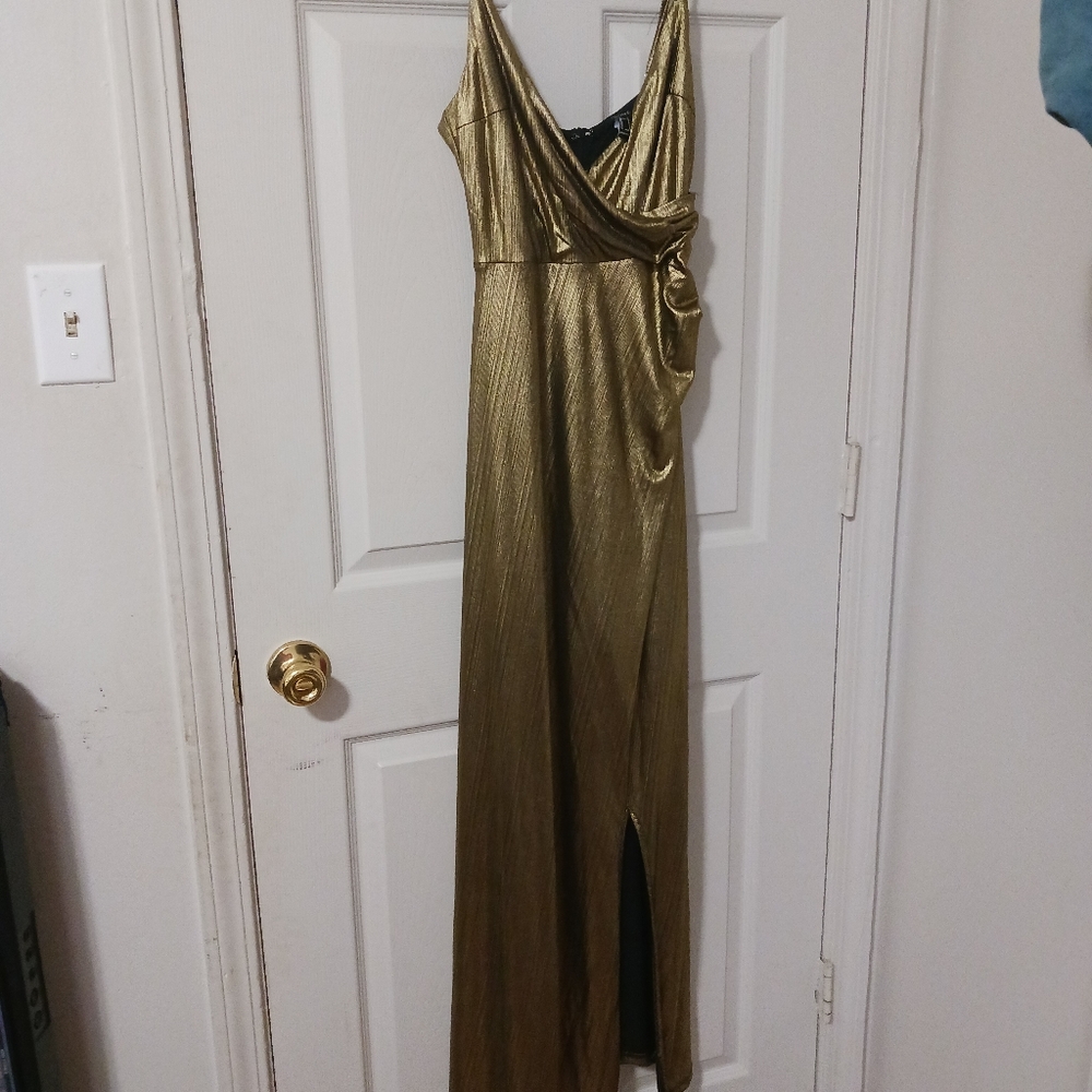 Beautiful gold dress never worn. It's gold we call it the trophy dress. It is me